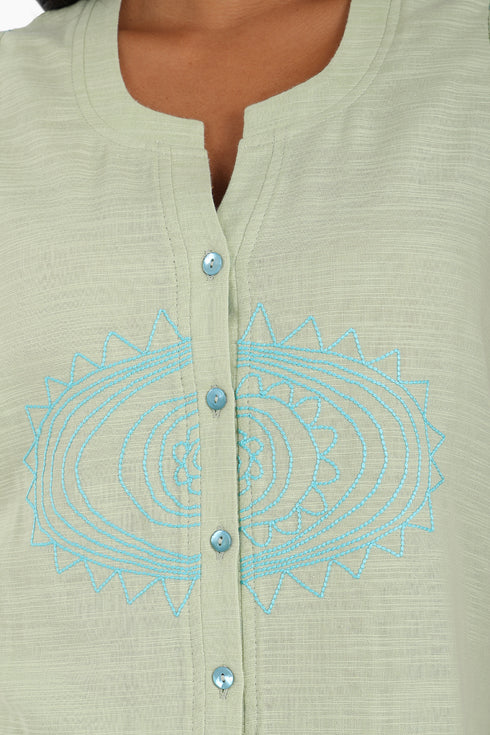 Embroidery short sleeveless top with round neckline